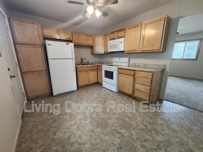 1311 N St - Photo 2 of 13