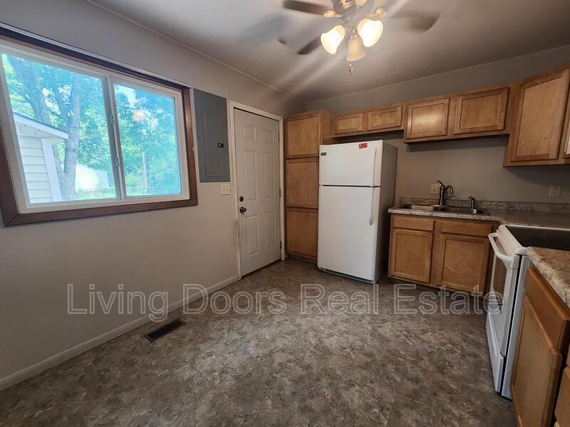 1311 N St - Photo 3 of 13