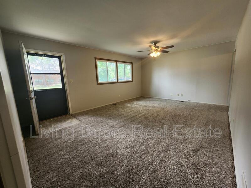 1311 N St - Photo 4 of 13