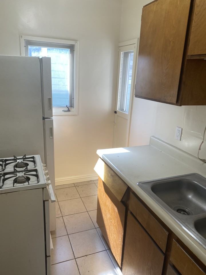 211 W Dexter St #211 - Photo 6 of 9