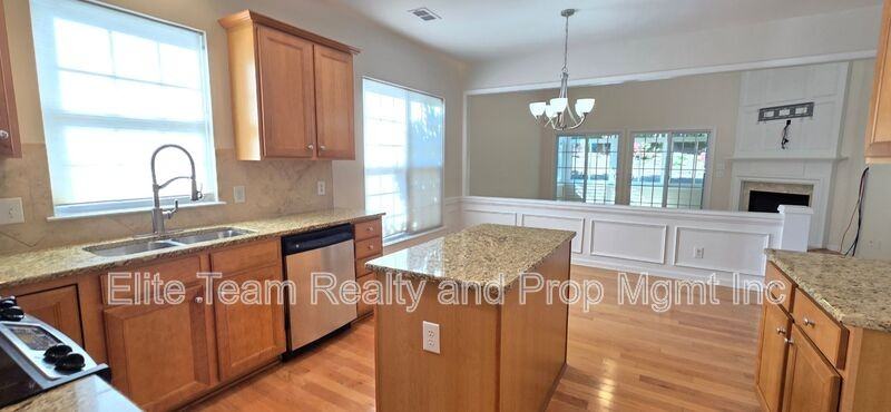 12051 Dunipace Ct - Photo 3 of 36