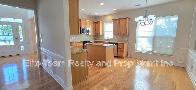 12051 Dunipace Ct - Photo 4 of 36