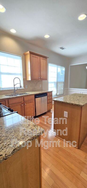 12051 Dunipace Ct - Photo 5 of 36
