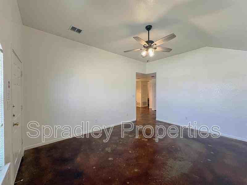 5604 Luxor Dr Apt B - Photo 2 of 13