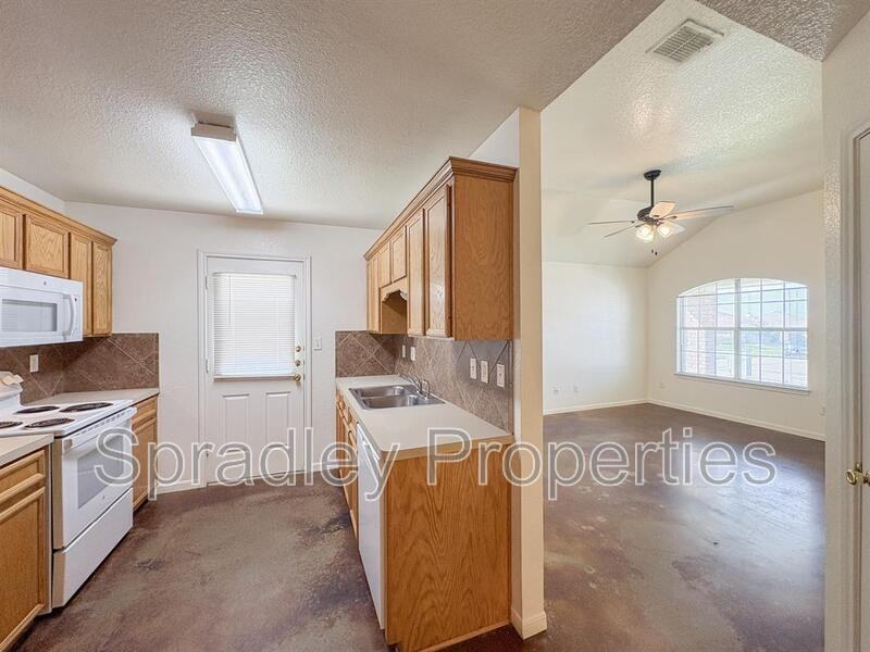 5604 Luxor Dr Apt B - Photo 3 of 13