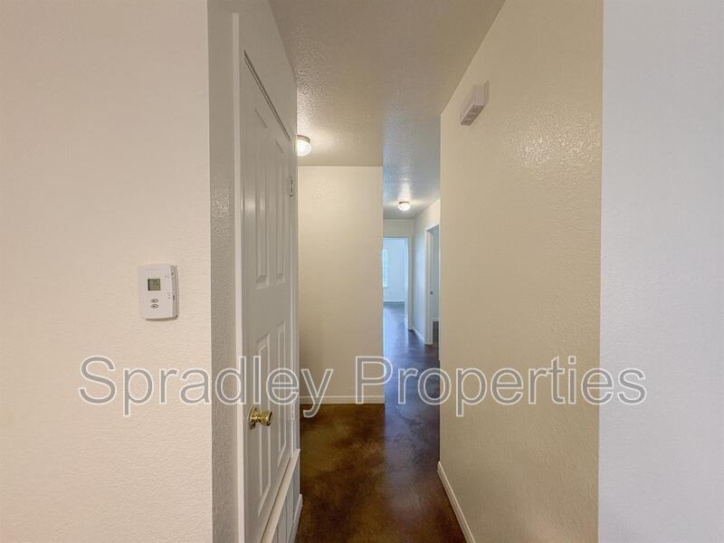 5604 Luxor Dr Apt B - Photo 6 of 13