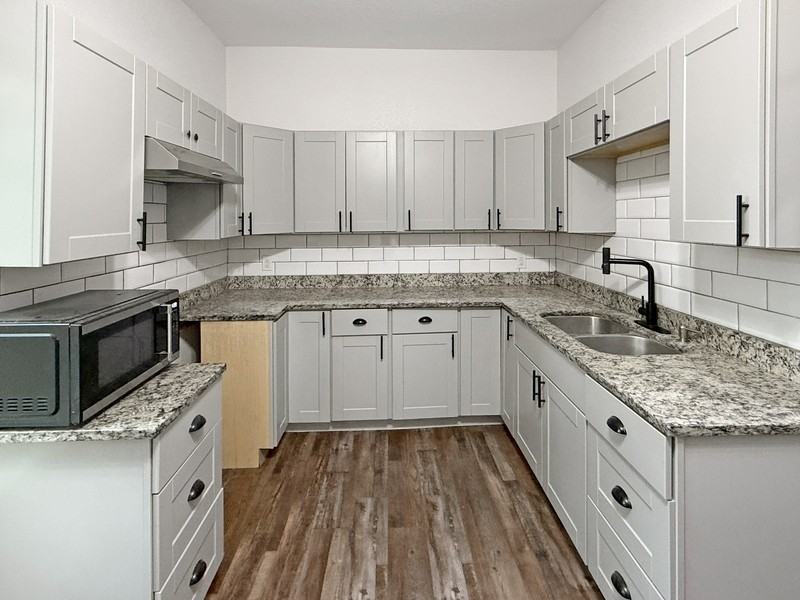 2424 Mckinley Ave - Photo 2 of 14