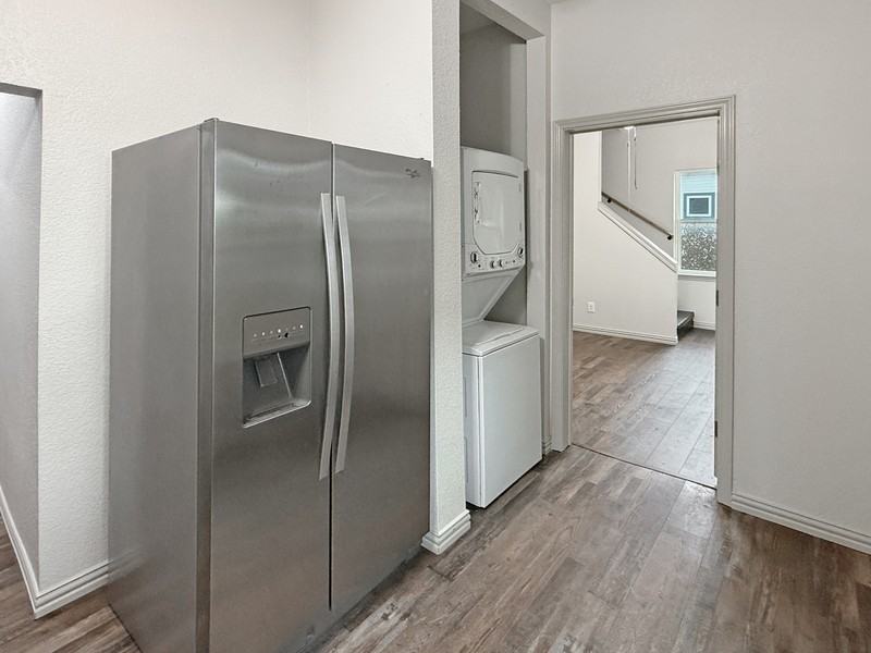 2424 Mckinley Ave - Photo 3 of 14