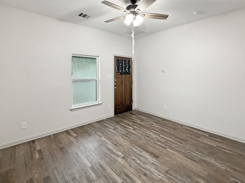 2424 Mckinley Ave - Photo 4 of 14