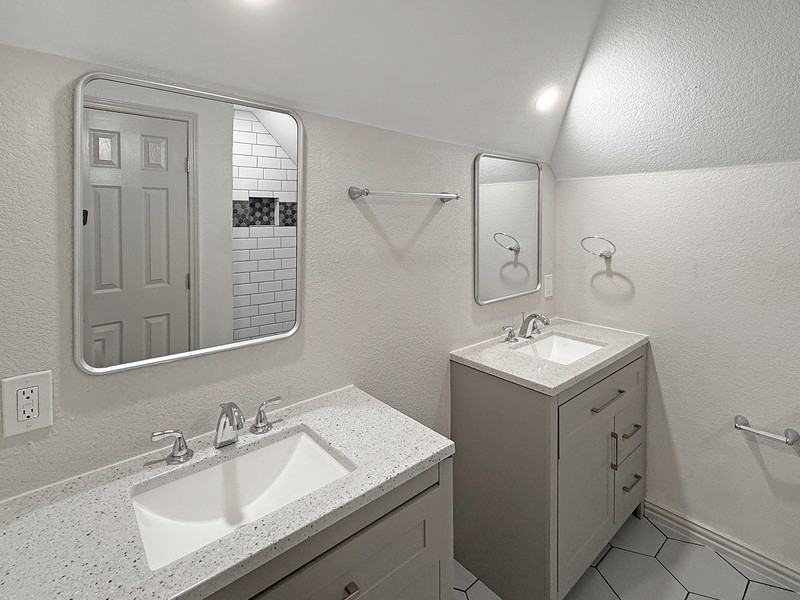 2424 Mckinley Ave - Photo 6 of 14