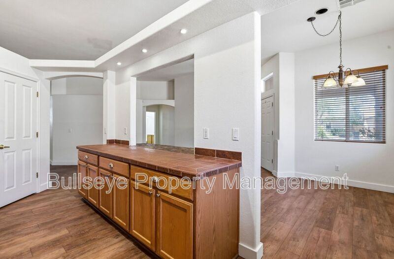 6519 S 5th Way - Photo 3 of 27