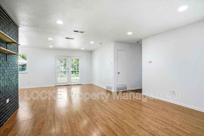 924 Wisteria Way - Photo 7 of 15