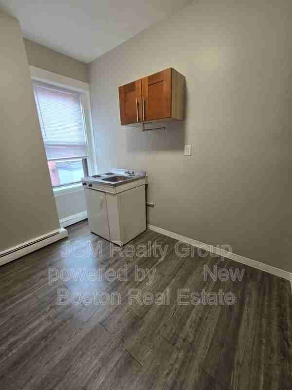 191 Green St #121 - Photo 2 of 9