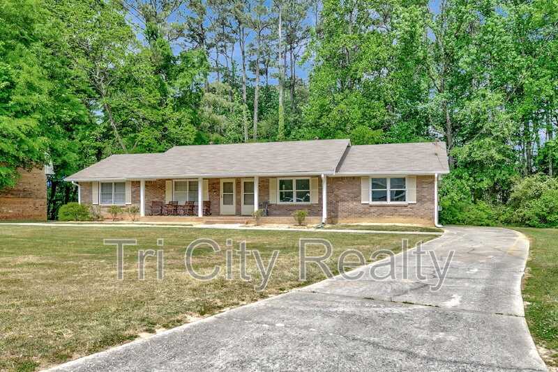 200 Meadowbrook Ct #B - Photo 3 of 24