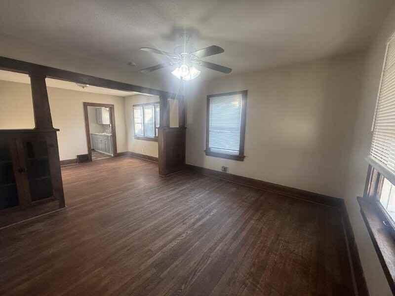 2824 Des Moines St - Photo 2 of 21