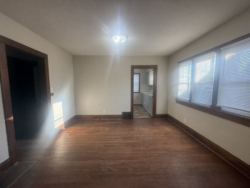 2824 Des Moines St - Photo 4 of 21