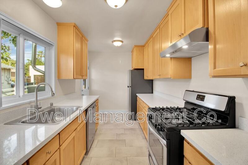 4521 3rd St - Photo 4 of 31