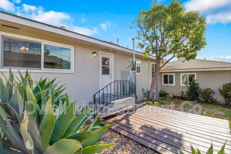 4521 3rd St - Photo 5 of 31