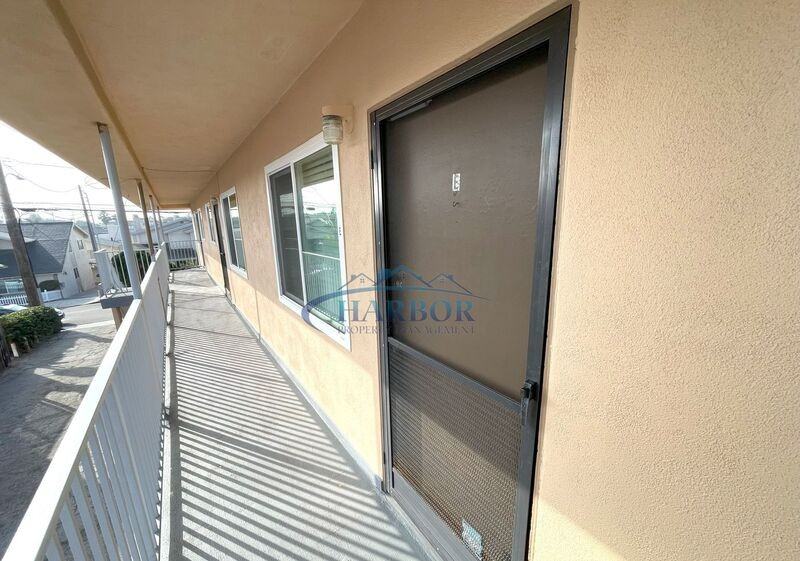 1919 Vanderbilt Ln #E - Photo 2 of 7