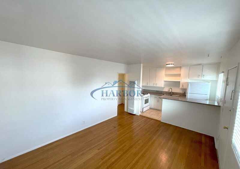 1919 Vanderbilt Ln #E - Photo 3 of 7