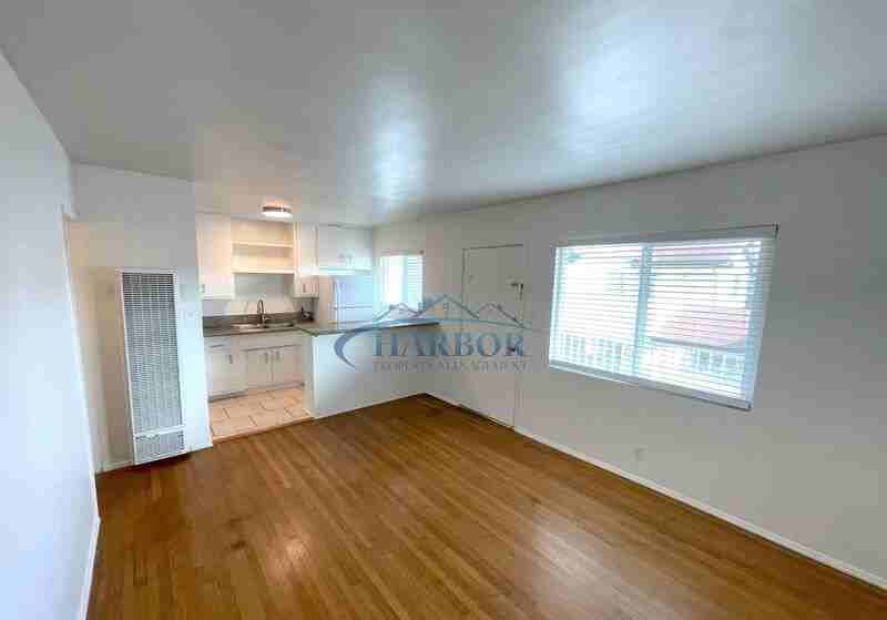 1919 Vanderbilt Ln #E - Photo 4 of 7