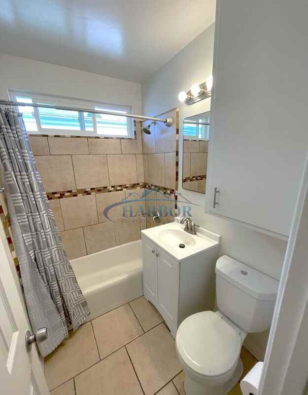 1919 Vanderbilt Ln #E - Photo 5 of 7