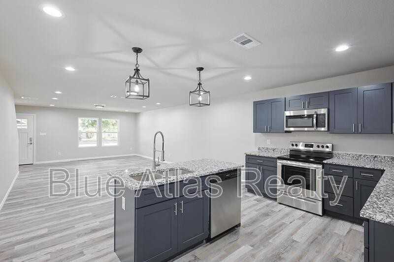 5820 Grayson St - Photo 2 of 17