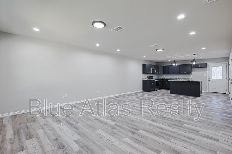 5820 Grayson St - Photo 5 of 17