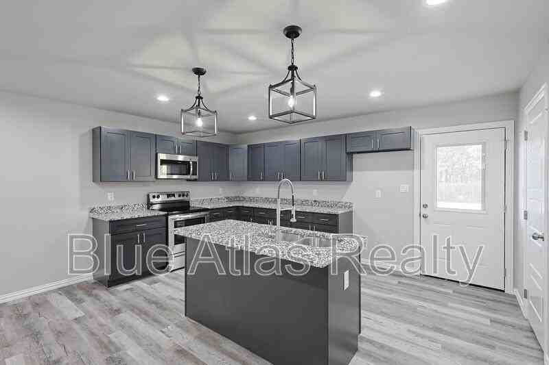 5820 Grayson St - Photo 6 of 17