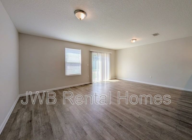 5682 Marathon Pkwy - Photo 5 of 21