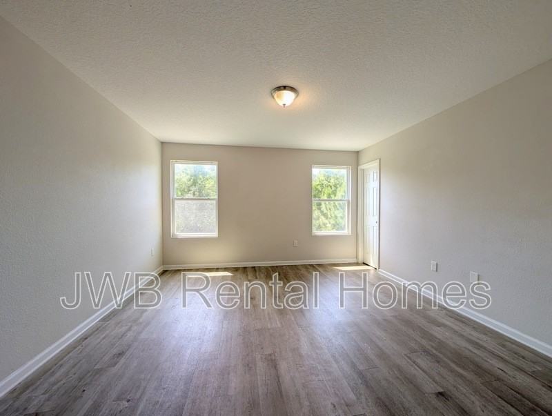 5682 Marathon Pkwy - Photo 6 of 21