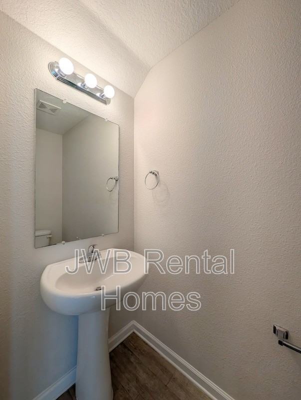 5682 Marathon Pkwy - Photo 7 of 21