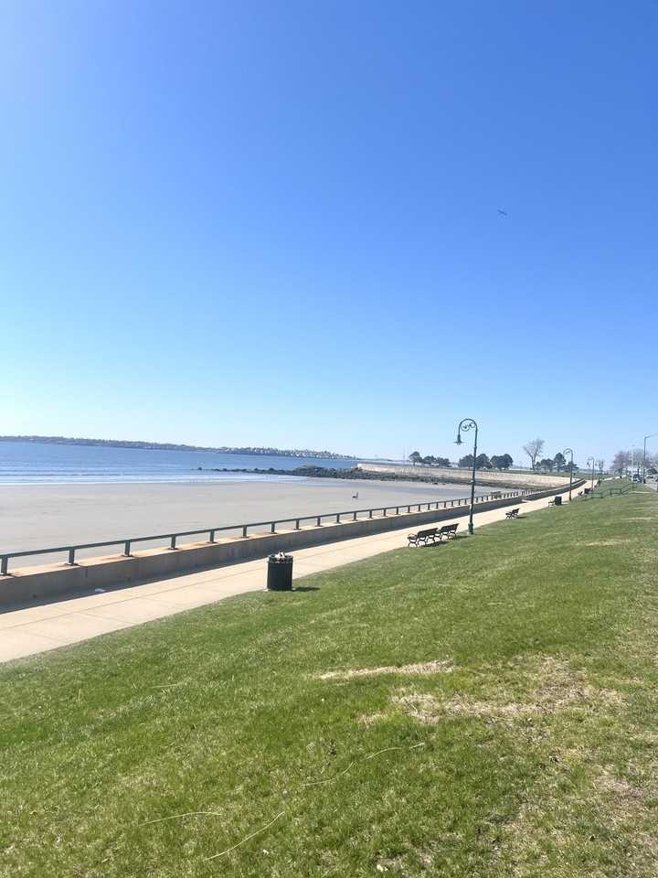 77 Lynn Shore Dr #3 - Photo 5 of 18