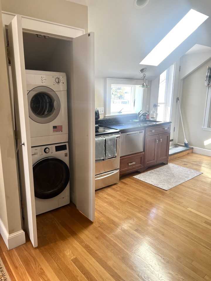 77 Lynn Shore Dr #3 - Photo 7 of 18