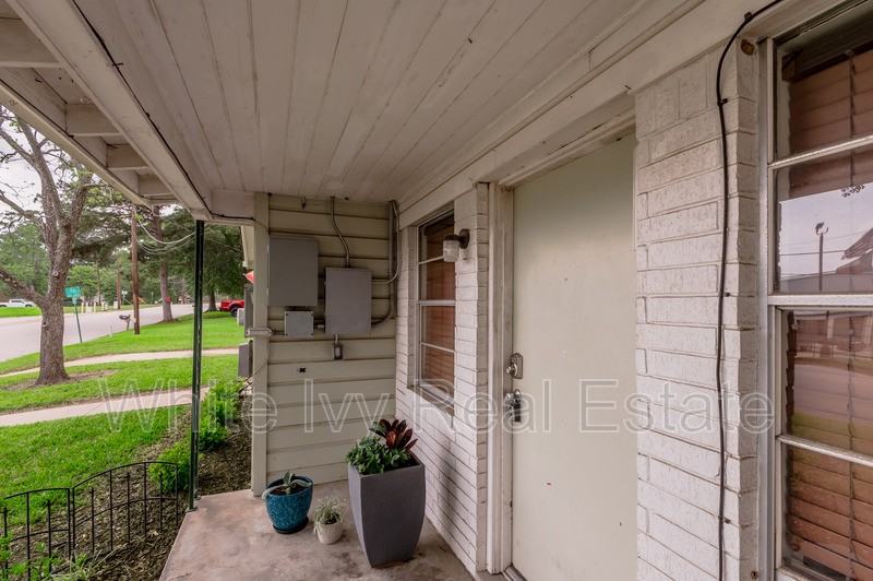 1412 22nd St #B - Photo 5 of 20