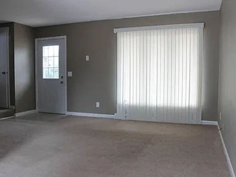 721 Circle Dr - Photo 4 of 13