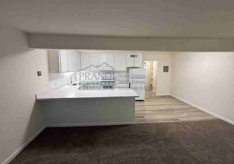 310 1st St #17 - Photo 4 of 10