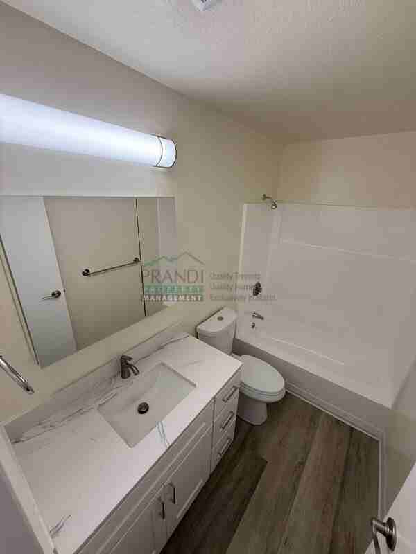 310 1st St #17 - Photo 6 of 10