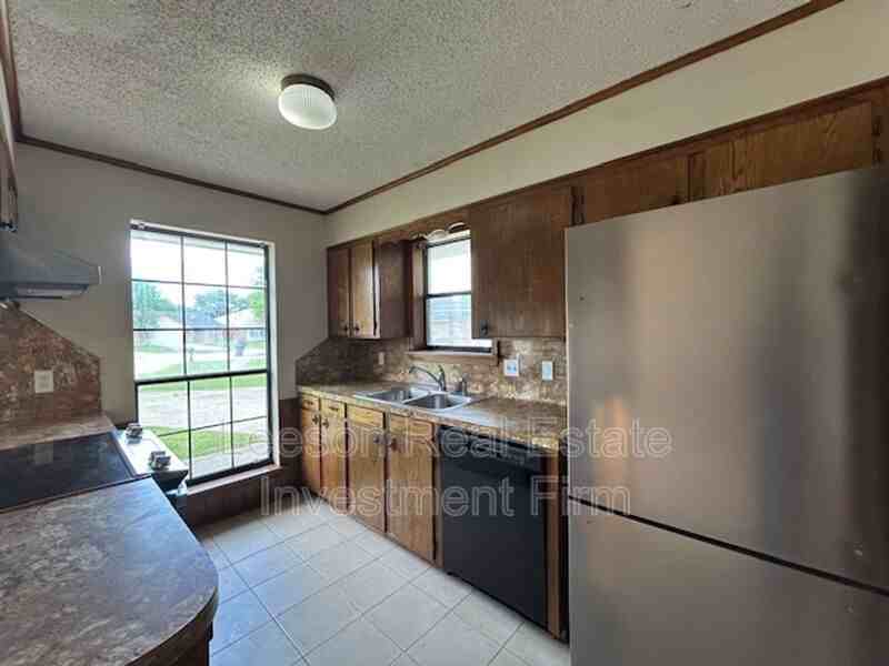 5410 Mary Dr - Photo 6 of 21