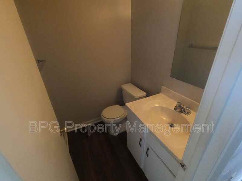 605 Hamlet Ave #I - Photo 4 of 15