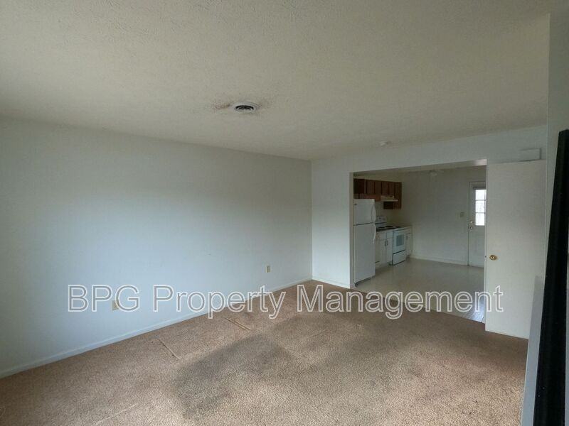 605 Hamlet Ave #I - Photo 5 of 15