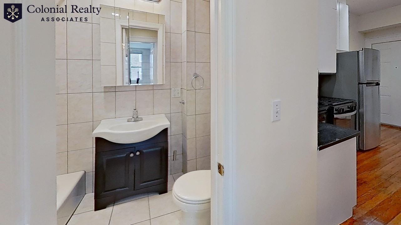 73 Thatcher St #202 - Photo 4 of 17