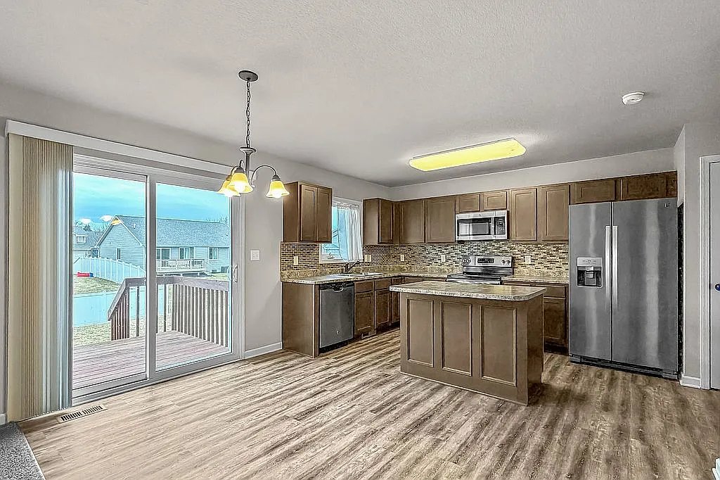 205 Sw 48th St #NA - Photo 4 of 20