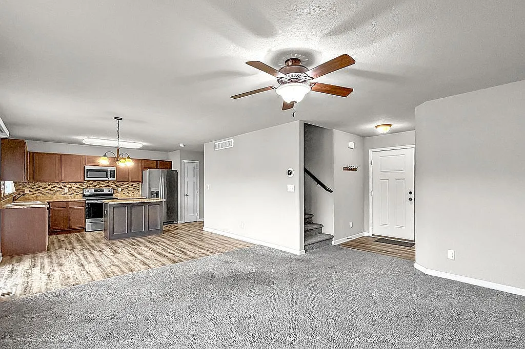 205 Sw 48th St #NA - Photo 5 of 20