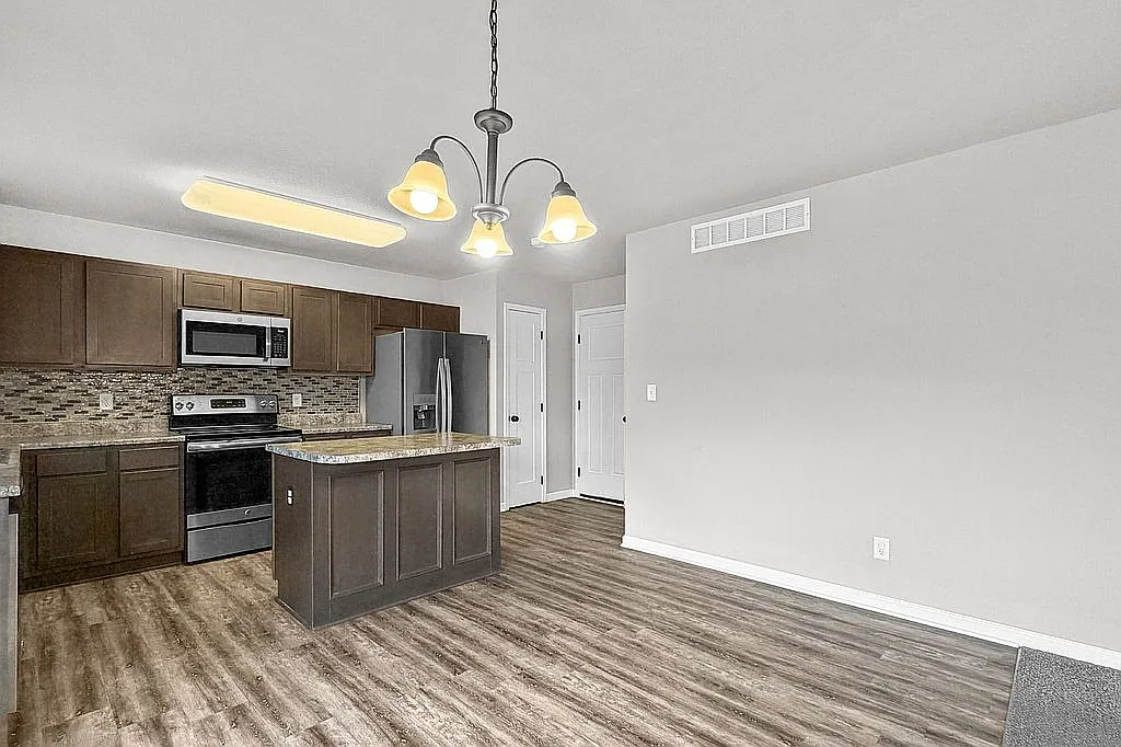 205 Sw 48th St #NA - Photo 7 of 20