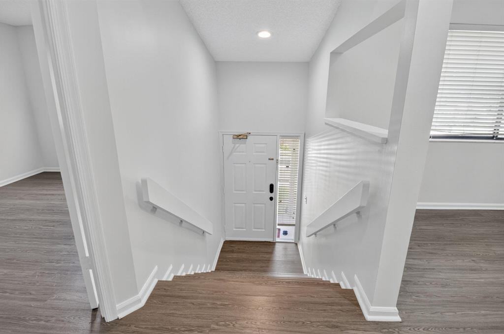 5530 Coach House Circle - Photo 2 of 14