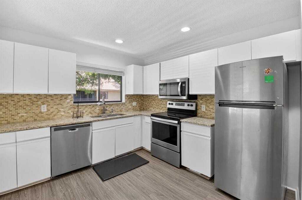 5530 Coach House Circle - Photo 6 of 14