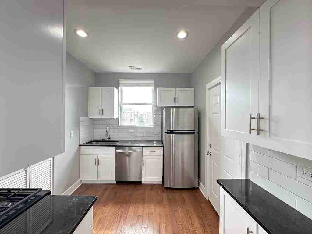 1147 W Lunt Ave #10Q - Photo 2 of 20