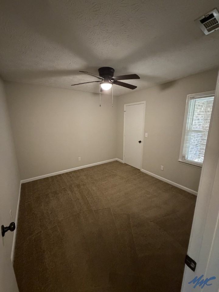 1220 Hamilton Dr - Photo 4 of 16