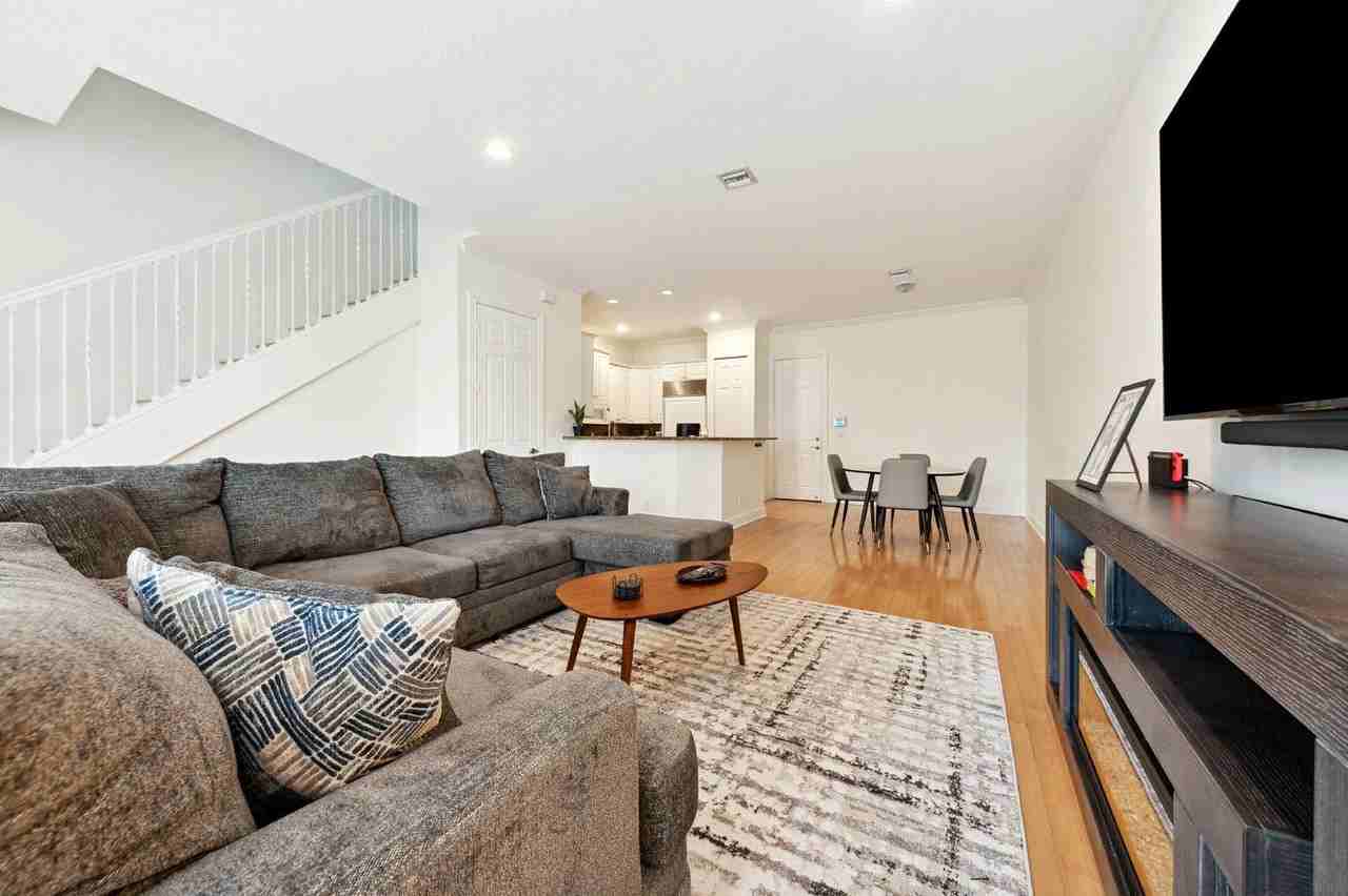 1416 Ne 4th Ct #1416 - Photo 4 of 19